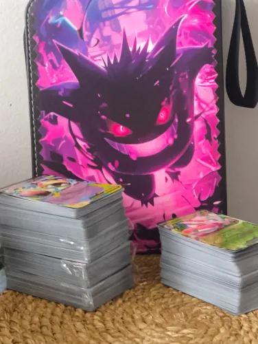 fechario + 200 cartas pokemon + 2 booster