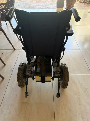 Cadeira de rodas motorizada