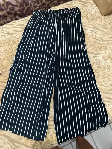 calça listrada pantacourt