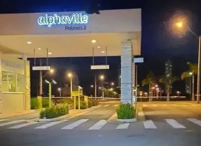 Alphaville 2 , lote c 398mt área total, registrado,aterrado, ótima localização