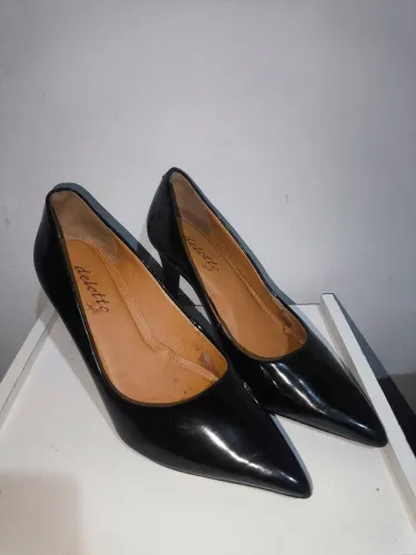 Salto Scarpin preto número 38