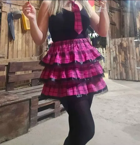 Saia caipira, festa junina/vem a tiara e a gravata. 