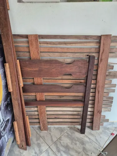 Cama de Casal e Cama de Solteiro em Madeira