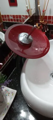 Torneira Cascata com vidro vermelha