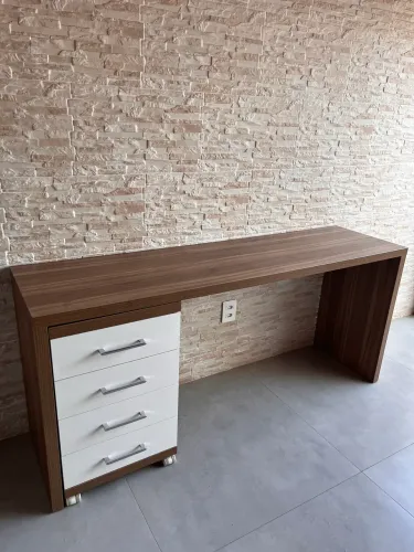 Mesa escritório com gaveteiro