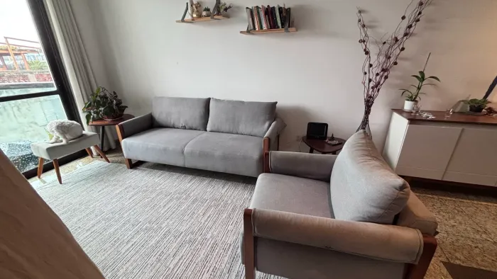 Sofá de 3 lugares mais poltrona