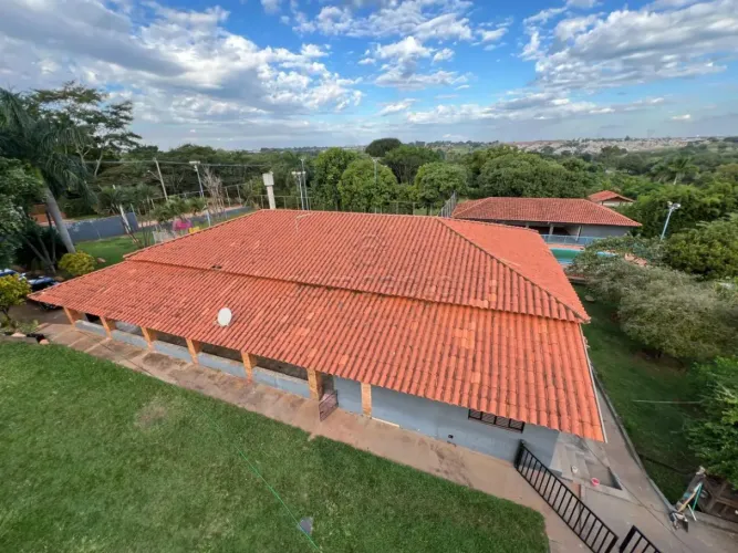 Chácara completa à venda, com excelente estrutura para moradia, lazer ou investimento.