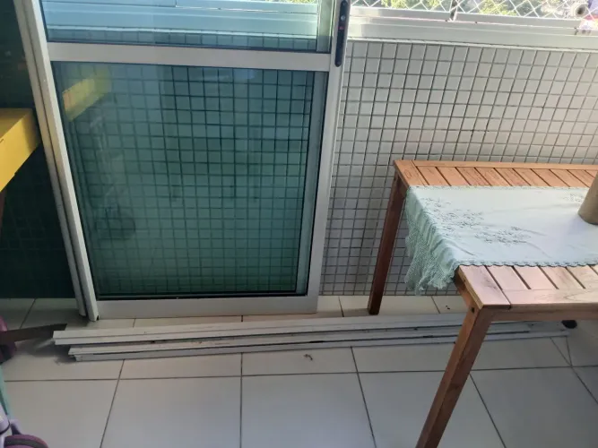 Vendo 2 portas de correr em vidro