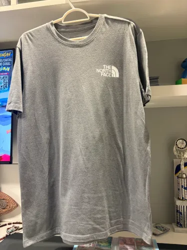 camiseta básica da  The North Face original, modelo mais casual tamanho M