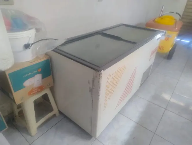 Vendeu freezer gelopar com tampa de vidro