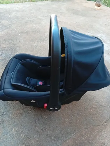 Vende-se bebê conforto Multikids semi novo 300
