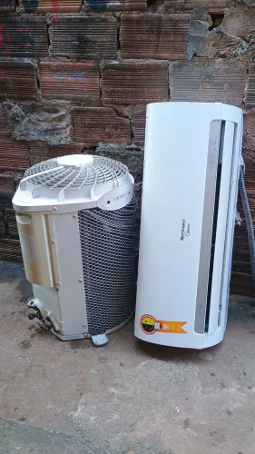 Dois. Ar condicionado split Springer Midea semi novo de 9 mil BTUs serpentina cobre