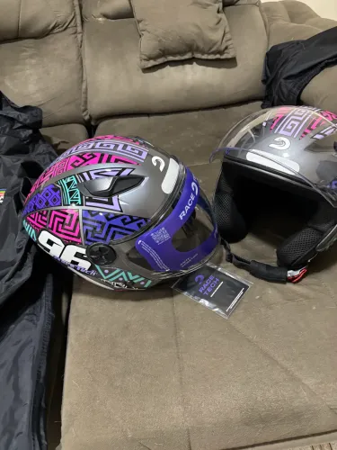 Vendo dois capacetes race tech 