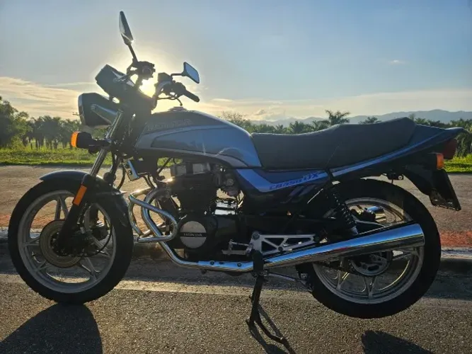 Vendo linda CB 400 DX 1991