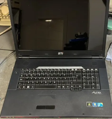 NOTEBOOK STI HD1807 COM TELA DE 18"