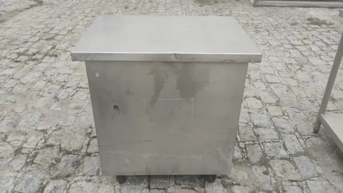 Armário de aço inox 304. Valor: 600,00 reais. 