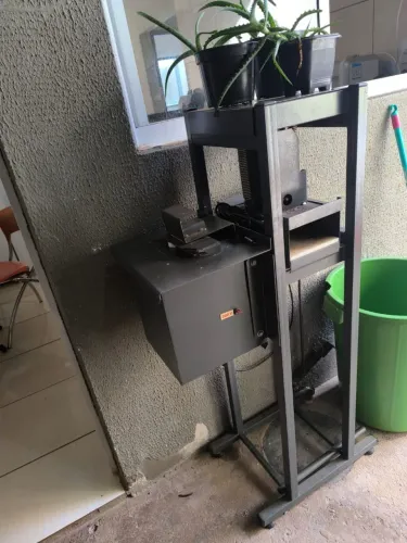 Vende máquina de fazer chinelo 