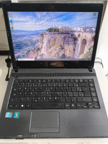 Notebook Acer i3/ SSD 64 GB/ HD 320GB/ fonte nova/ 4 GB memoria