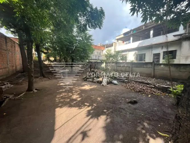 CASA COM TERRENO PARA INCORPORAÇÃO