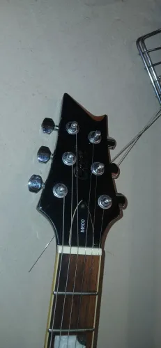 Vendo duas guitarras