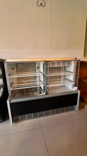 Vendo estufa quente e frio , em ótimo estado de conservação.