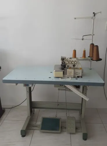 Máquina de costura Overlok