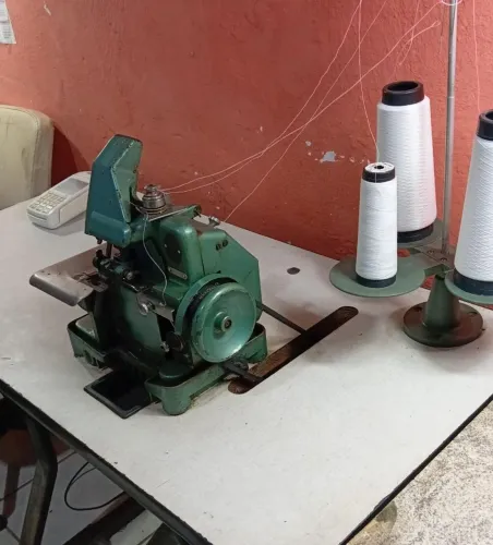 Máquina overlock semi industrial 