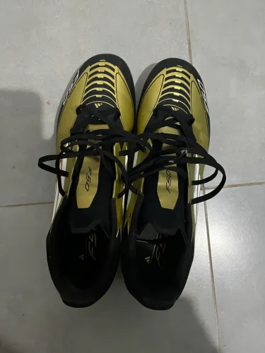 Chuteira Adidas F50 Messi Campo - Dourada/Preta - Excelente Estado