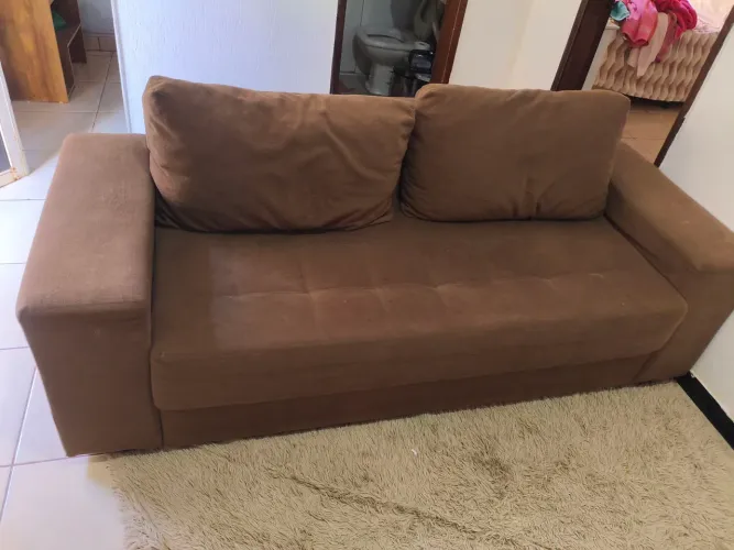 Sofá 3 e 2 lugares.