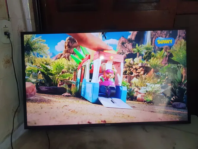 Smart Tv Samsung de 43 Polegadas BE43-TM Usada Funcionando no Estado! Com trinco.