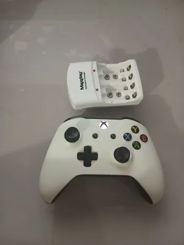Vendo controle xbox one s mas carregador funcionando perfeitamente
