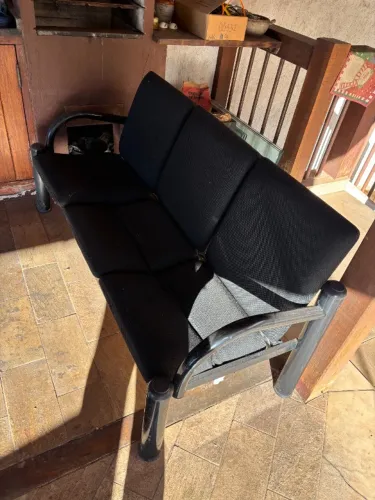 Sofa para Escritório Estofado 3 lugares Preto - Necessita Reparo