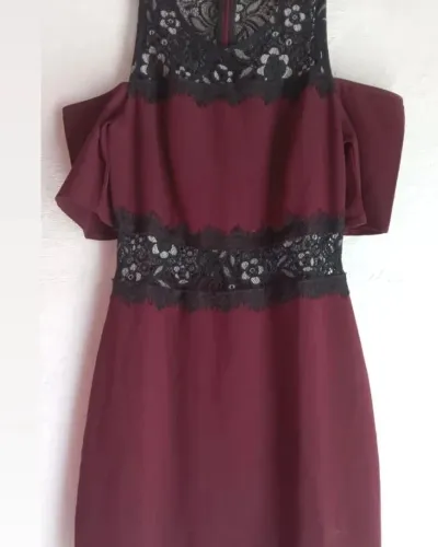 Vestidos e macacão