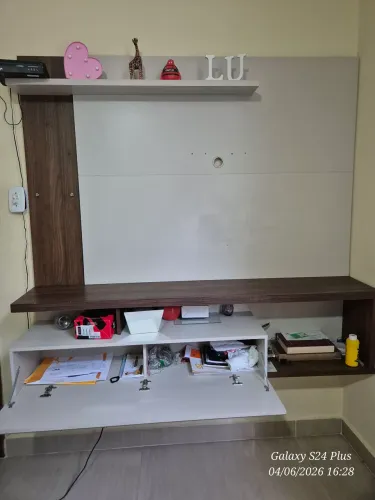 Rack suspenso com painel 1,45 x 1,65 para TVs de ate 55''