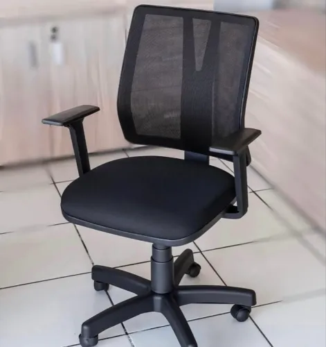 Cadeira diretor Addit ergonômica atende as normas da nr17