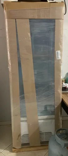 Vende - se Expositor refrigerado de bebidas Metal frio 403 litros