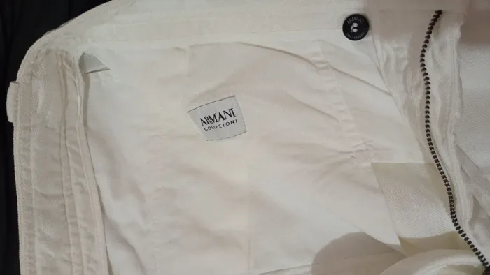 Bermuda Giorgio Armani 42 praticamente nova...sem marcas de usoa!!