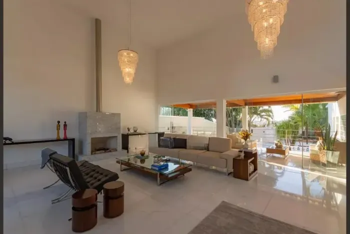 Casa à Venda - Bandeirantes, 5 Quartos, 606 m2