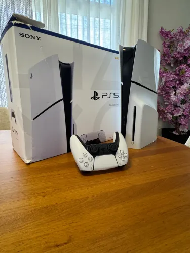 PLAYSTATION 5 SLIM MÍDIA FÍSICA EM EXCELENTE ESTADO