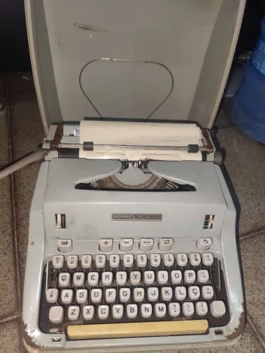 Máquina de datilografia Hermes 3000