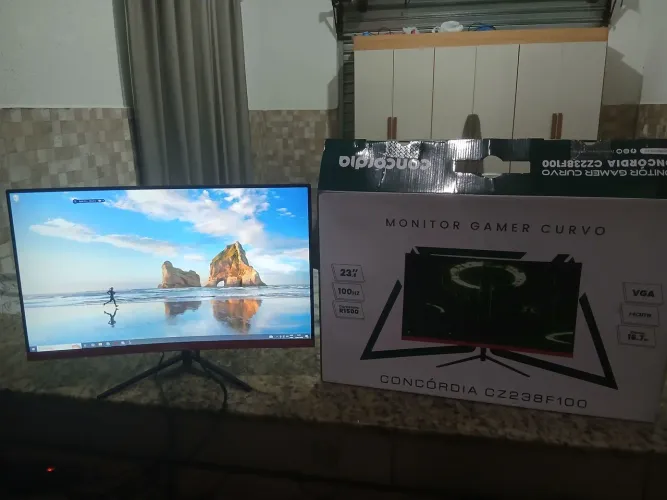 Vendo tela 24 polegadas 100 hz da Concórdia com 6 meses de uso e com a caixa intacta.