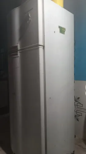 Vendo uma geladeira pra trocar o motor e usar