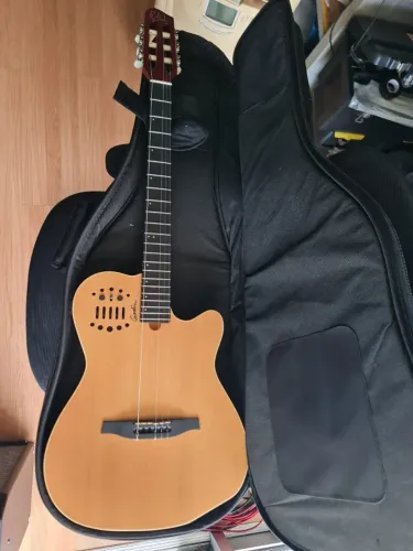 Violão Godin ACS Slim MIDI