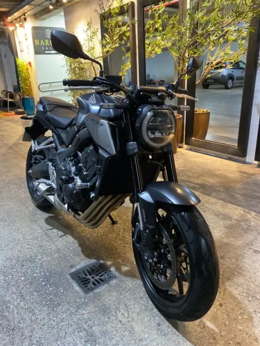 Honda CB 650R 2024/2024 | 11.300 km | Cinza | ABS | IPVA Pago