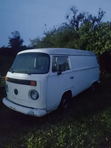 Volkswagen Kombi Furgão (álcool) 2000