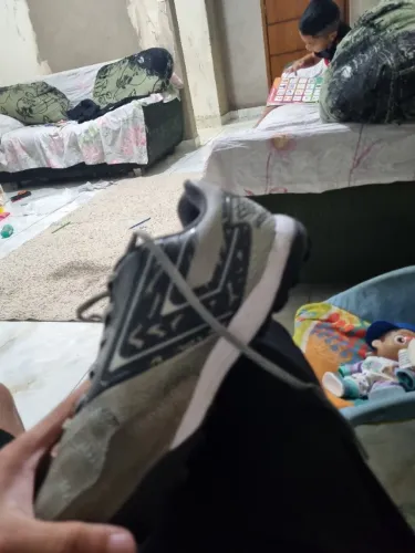 Vendo,  umbro pro 5 club cor cinza com branco, otimo estado usada apenas 5 vezes, nova