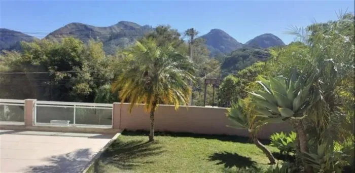 casa de alto padrão em nova friburgo