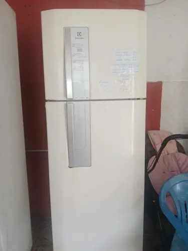 V2ndo freezer falta so trocsr ventilador dele ... Nao entrego valor 500 reias