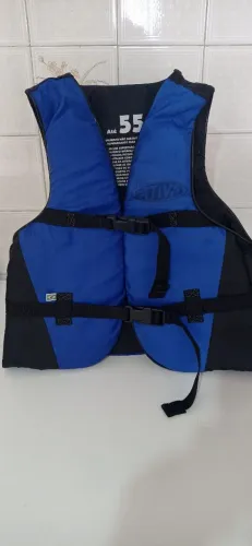 Colete Ativa para piscina e praia, suporta até 55 kilos. OBS: Retirar no local.