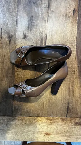 Sapato peep toe caramelo salto alto grosso - Arezzo